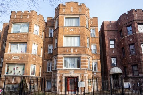 7637 S Phillips Ave, Chicago, IL, 60649-4567 | Card Image