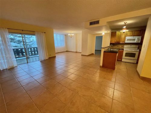 apt-214-4330 Hillcrest Dr, Hollywood, FL, 33021-7934 | Card Image