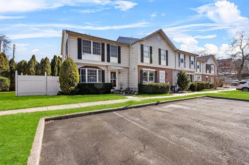 28 Centre St, Yonkers, NY, 10701-6500 | Card Image