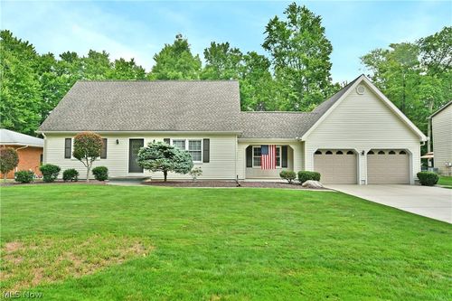 224 Old Oak Drive, Cortland, OH, 44410 | Card Image