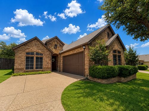 5801 Mira Lago Ln, Arlington, TX, 76017-3930 | Card Image