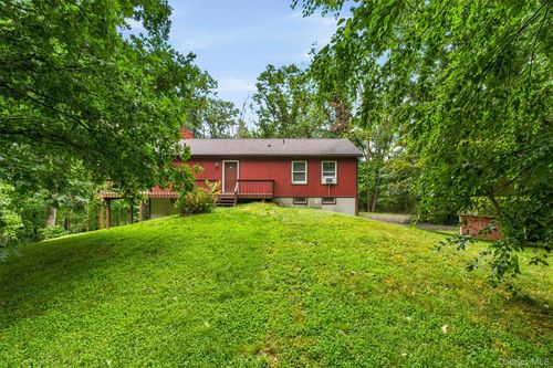 35 Moccasin View Rd, Fishkill, NY, 12524-3010 | Card Image