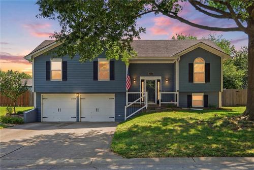 1013 Se Wingate Ct, Lee's Summit, MO, 64081-3075 | Card Image
