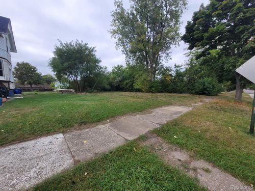 1433 Sheridan St, Detroit, MI, 48214-2407 | Card Image