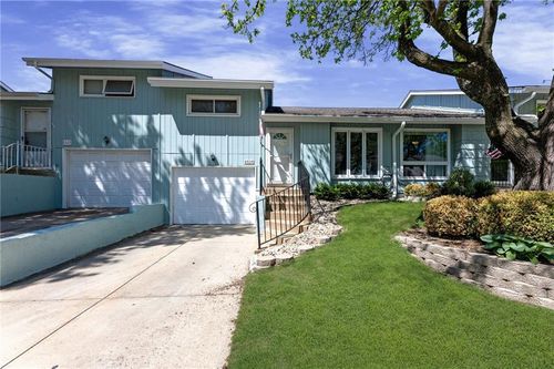 6525 W 49th St, Mission, KS, 66202-1716 | Card Image