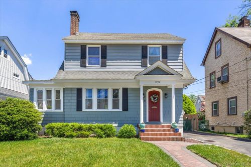 1072 Hunter Ave, Pelham, NY, 10803-3410 | Card Image