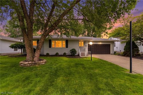 537 Randall Rd, Elyria, OH, 44035-2973 | Card Image