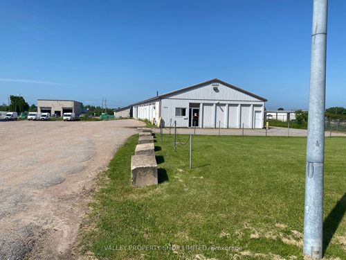 978 Cecelia St, Pembroke, ON, K8B1A7 | Card Image