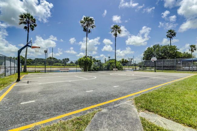 APT-914 - 4174 Inverrary Dr, Condo with 2 bedrooms, 2 bathrooms and null parking in Lauderhill FL | Image 51
