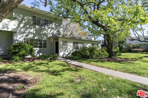 5165 Village Grn, Los Angeles, CA, 90016-5205 | Card Image