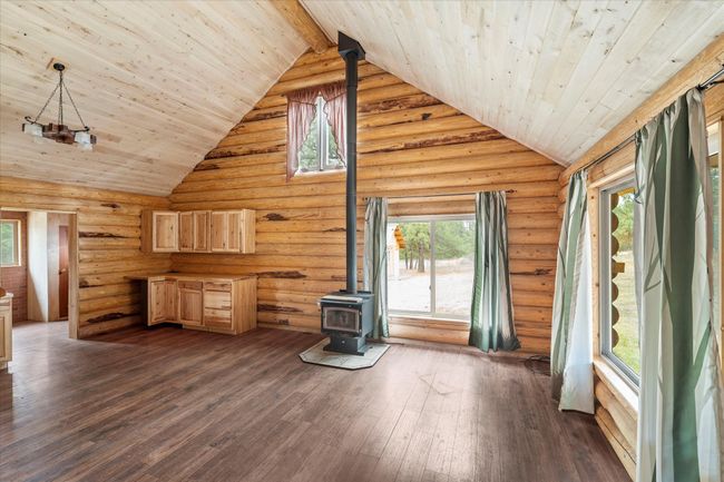 Guest cabin living room entrance | Image 29