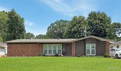 11826 Hidden Lake Dr, Saint Louis, MO, 63138-1202 | Card Image