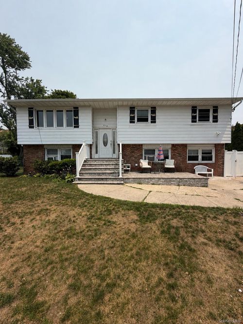 272 Davenport, Babylon, NY, 11757 | Card Image