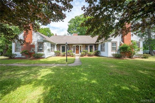 260 S Forest Rd, Amherst, NY, 14221-6429 | Card Image