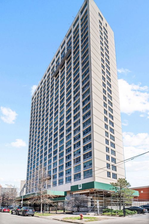 12c-5201 S Cornell Ave, Chicago, IL, 60615-4203 | Card Image