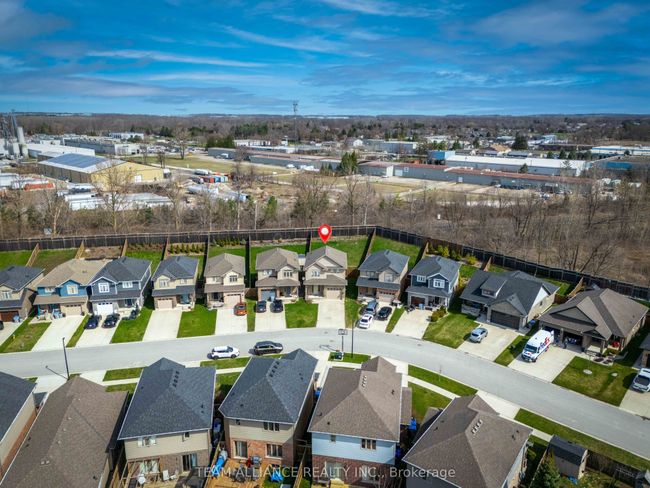 25 Queensway Dr, House other with 3 bedrooms, 4 bathrooms and 4 parking in Strathroy ON | Image 31