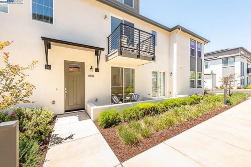 29709 Hansen St, Hayward, CA, 94544-6724 | Card Image