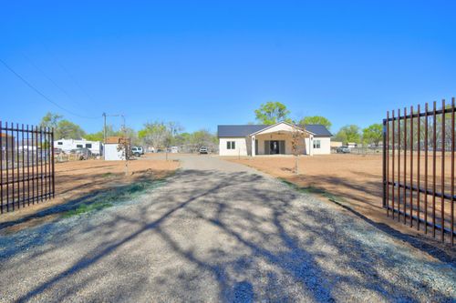 14 Zentner Rd, Los Lunas, NM, 87031-9518 | Card Image