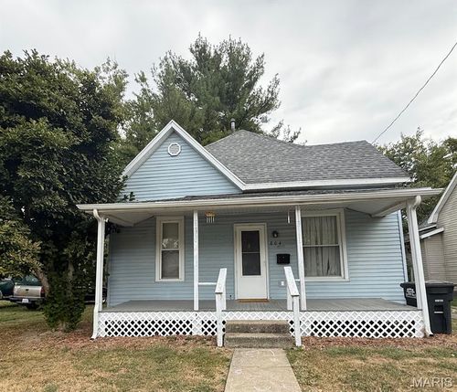 804 N Main St, Saint Elmo, IL, 62458-1522 | Card Image