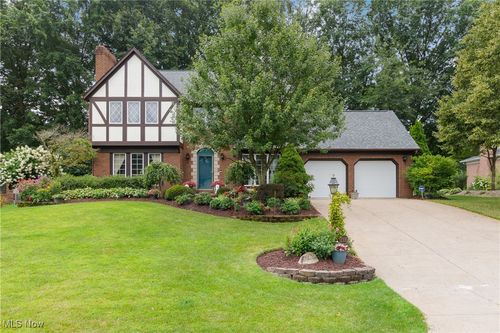 2335 Fallen Oak Cir Ne, Massillon, OH, 44646-4887 | Card Image