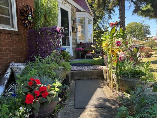 2247 Vermont Ave, West Mifflin, PA, 15122-3640 | Card Image