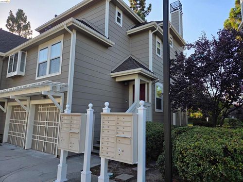 1107 Outrigger Ln, Foster City, CA, 94404-3810 | Card Image
