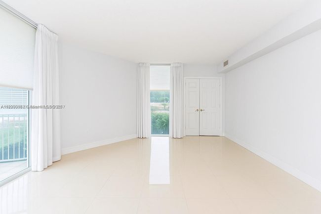 APT-102 - 3370 Ne 190 Th St, Condo with 2 bedrooms, 3 bathrooms and null parking in Aventura FL | Image 6