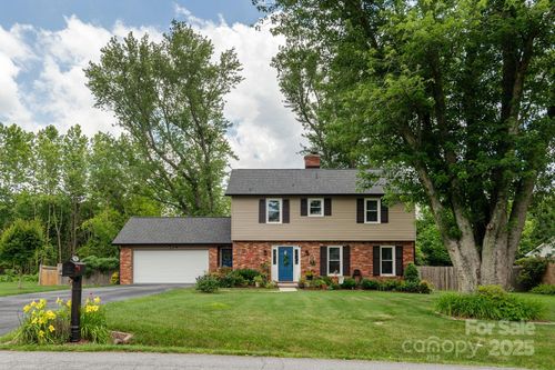 112 Underhill Rd, Hendersonville, NC, 28792-5877 | Card Image