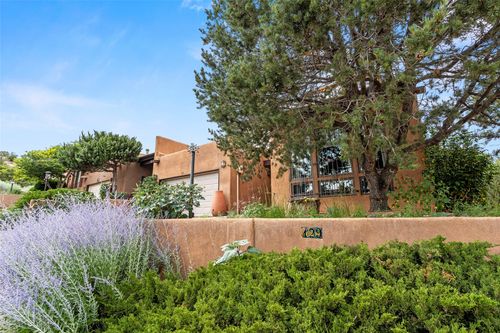 129 Michelle Dr, Santa Fe, NM, 87501-1670 | Card Image
