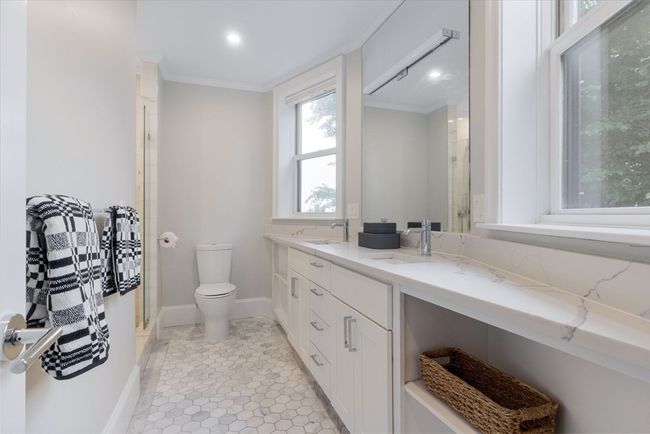 APT-2 - 1650 Columbia Rd, Condo with 3 bedrooms, 2 bathrooms and null parking in Boston MA | Image 8