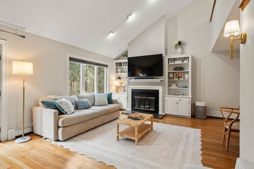 32-32 Trout Farm Ln, Duxbury, MA, 02332-4609 | Card Image
