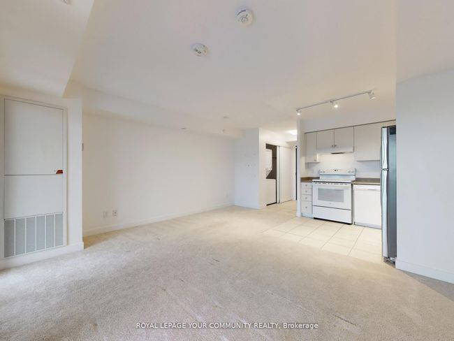525 - 8 Trent Ave, Condo with 0 bedrooms, 1 bathrooms and null parking in Toronto ON | Image 5