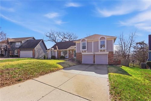 10401 Westgate St, Overland Park, KS, 66215-2267 | Card Image