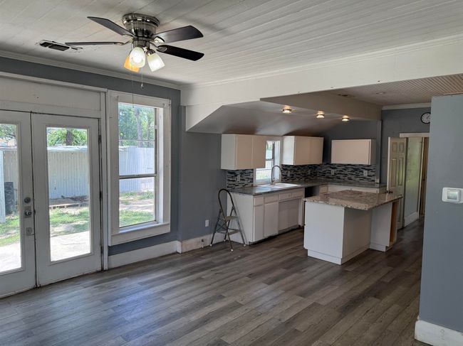 407 S Main St, House other with 2 bedrooms, 3 bathrooms and null parking in Burnet TX | Image 12