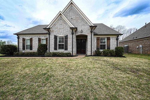 110 Laurel Glen Dr, Oakland, TN, 38060-3570 | Card Image