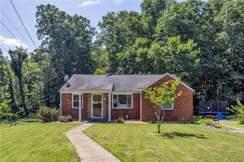 19 Forest Ave, Greensburg, PA, 15601-1705 | Card Image
