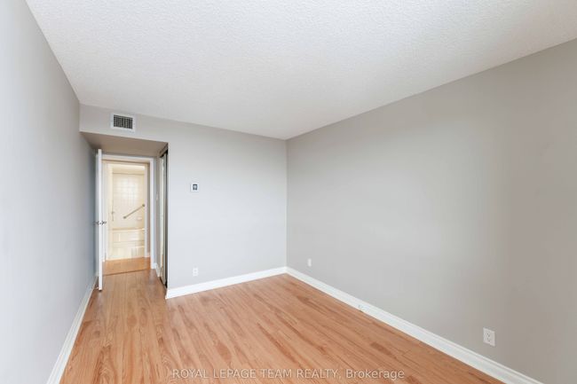 1601 - 1195 Richmond Rd, Condo with 3 bedrooms, 2 bathrooms and null parking in Ottawa ON | Image 11