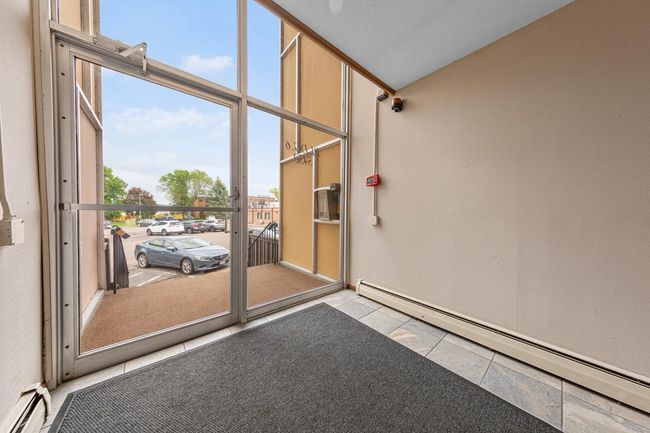 4 Foyer.jpg | Image 4