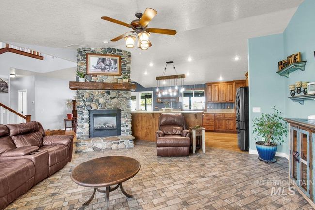 12195 S Hawk Haven Ave, House other with 4 bedrooms, 3 bathrooms and 2 parking in Kuna ID | Image 12