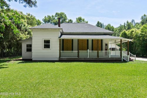 401 Pecan Ln, Lake Waccamaw, NC, 28450-2327 | Card Image