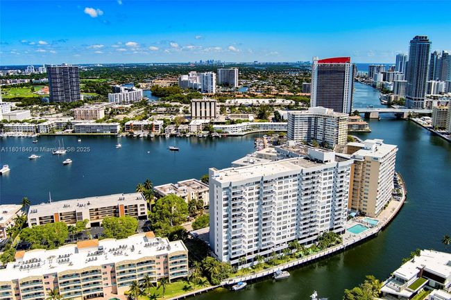 APT-305 - 137 Golden Isles Dr, Condo with 2 bedrooms, 2 bathrooms and null parking in Hallandale Beach FL | Image 26