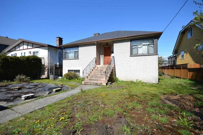 1585 E 13 Th Avenue, House other with 3 bedrooms, 2 bathrooms and 3 parking in Vancouver BC | Image 2