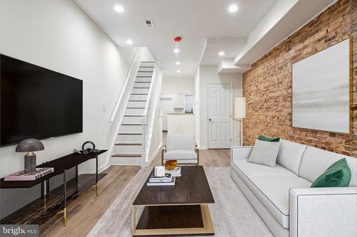 912 N Milton Ave, BALTIMORE, MD, 21205-1317 | Card Image