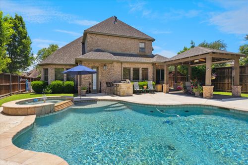 9216 Cachelle Ct, North Richland Hills, TX, 76182-7527 | Card Image