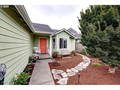450 9th Ave, Seaside, OR, 97138-4612 | Card Image
