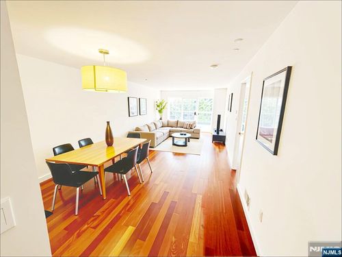 u306-306 Williams Ct, Edgewater, NJ, 07020-1613 | Card Image