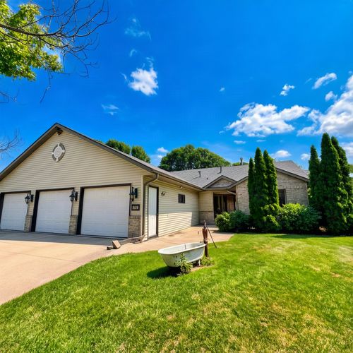 141 Fairlawn Ave E, Winsted, MN, 55395-7808 | Card Image