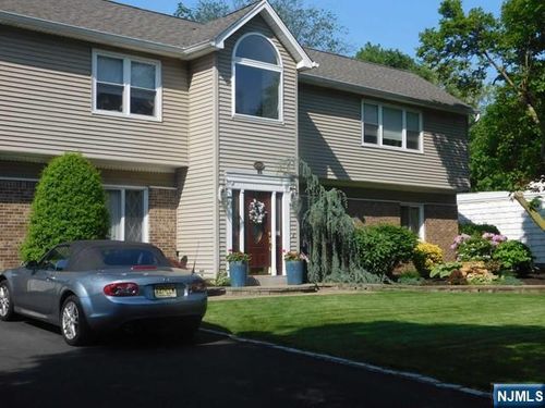 302 Howland Ave, River Edge, NJ, 07661-1027 | Card Image