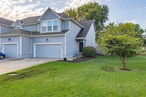 34225 W 90th Cir, De Soto, KS, 66018-8502 | Card Image