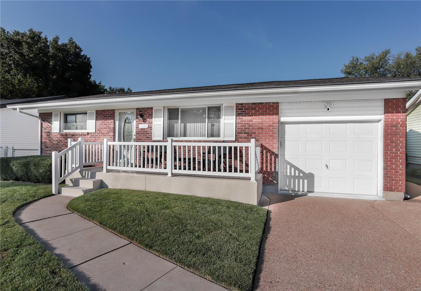 Bayshore Pkwy, Arnold, MO 63010